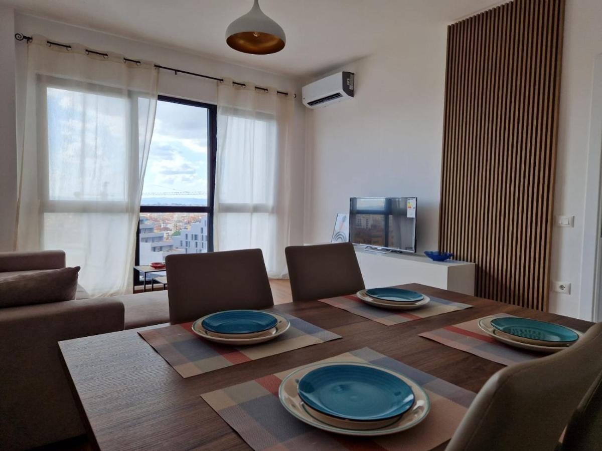 Red & White Palace Apartment ติรานา ภายนอก รูปภาพ